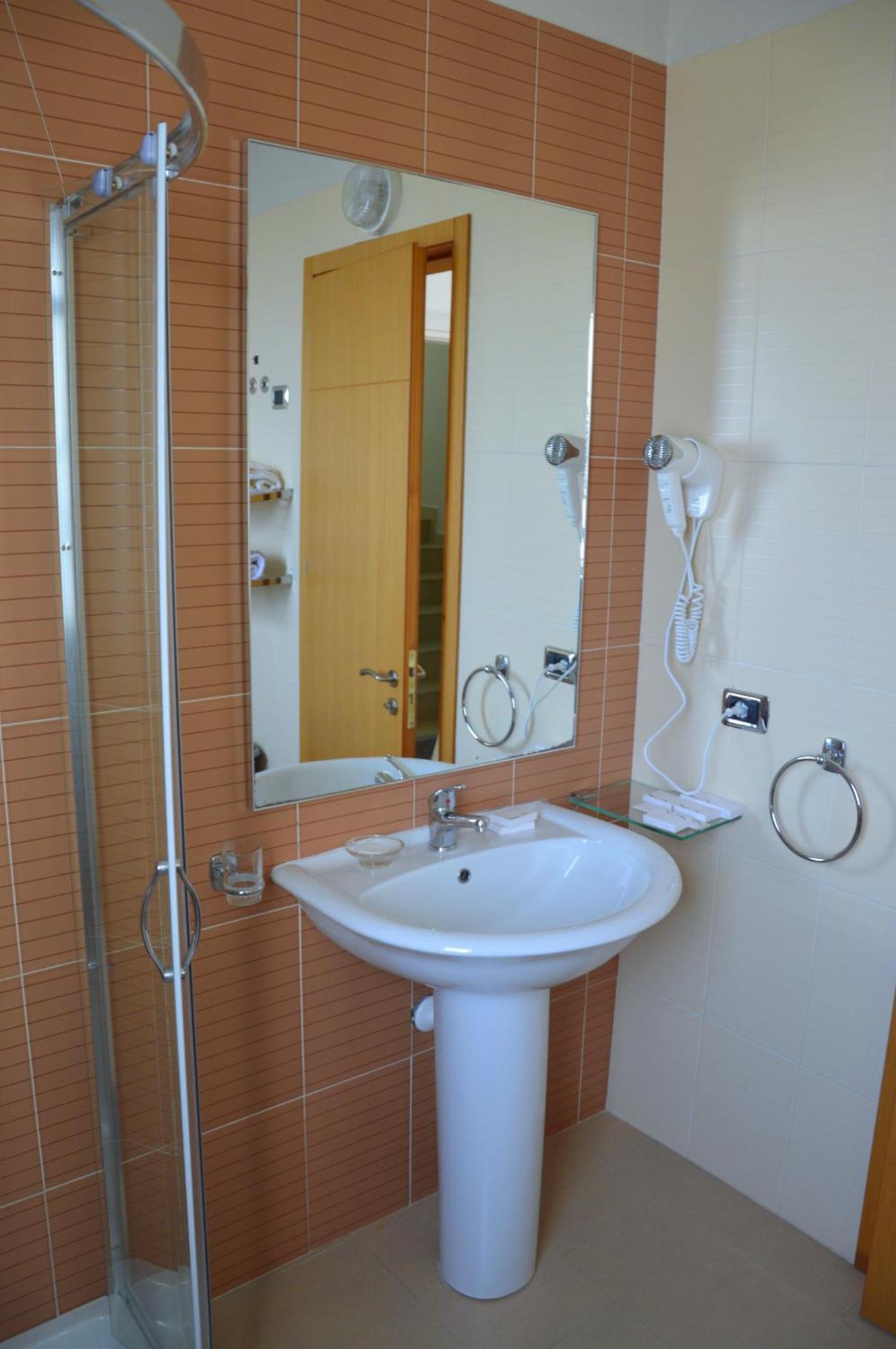 Pastarella Beachfront Resort Orikum Kamer foto