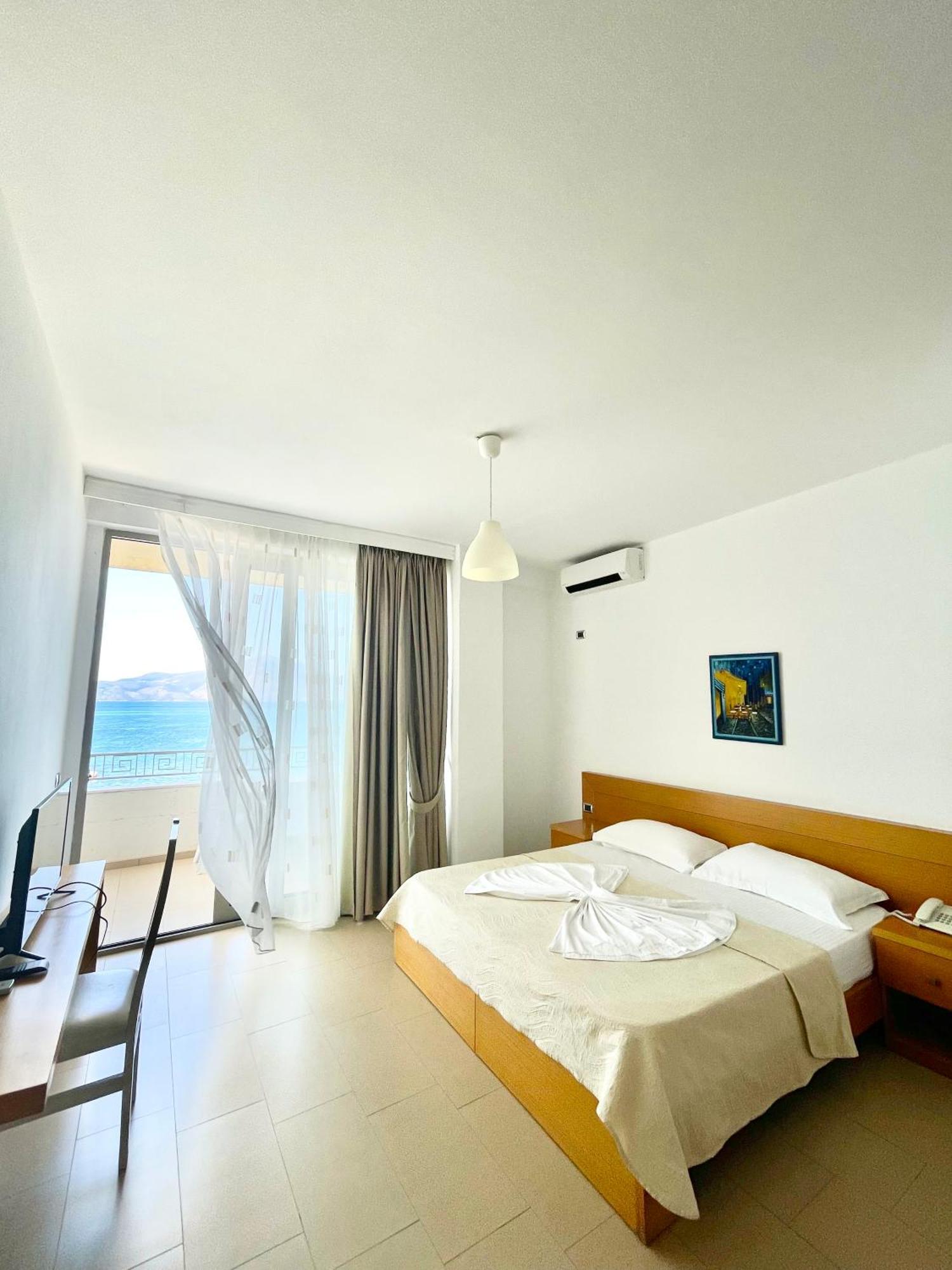 Pastarella Beachfront Resort Orikum Buitenkant foto